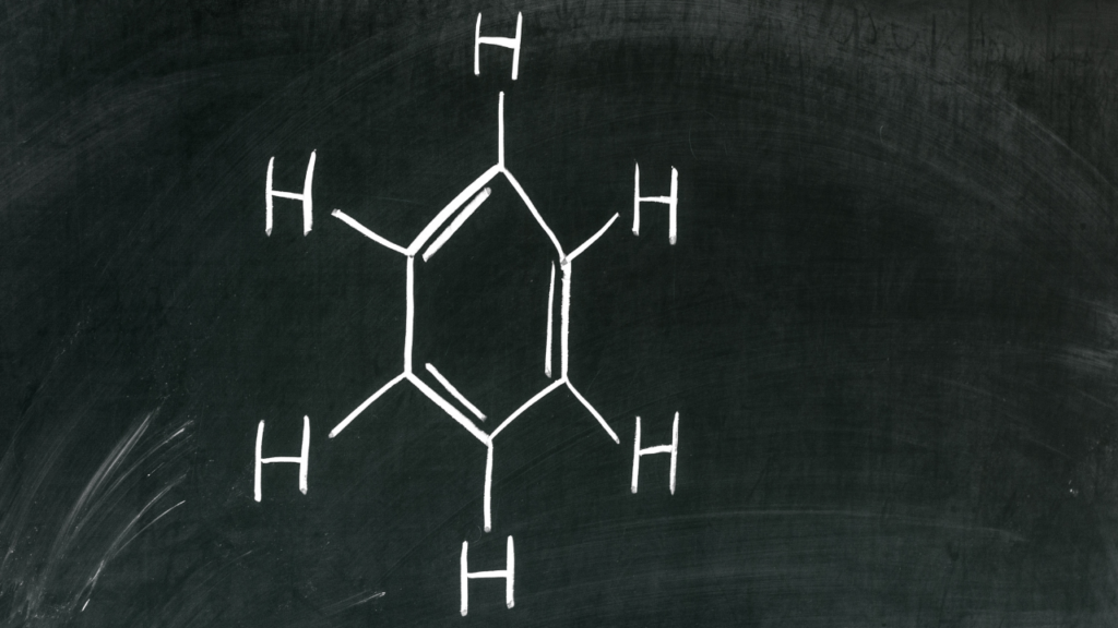 Molécula de benzeno, agente químico que foi destaque na NR-09.