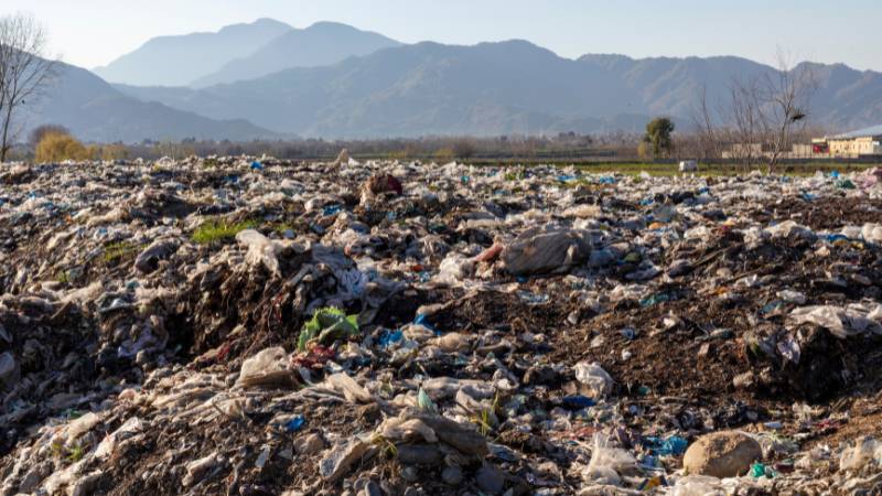 A Política Nacional de Resíduos Sólidos (PNRS) representa um marco importante na gestão de resíduos no Brasil